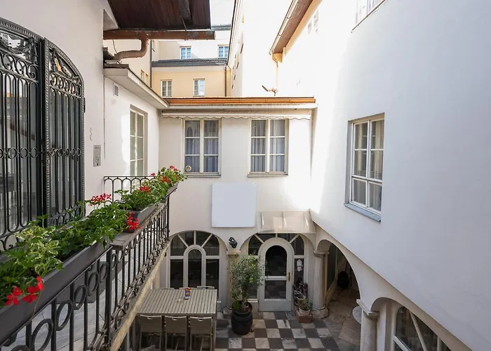 Stylische Cityapartments Benedikt Apartman *